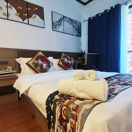 Warm Makati Aparthotel Makati City Exteriör bild