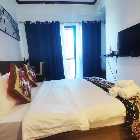 Warm Makati Aparthotel Makati City Exteriör bild