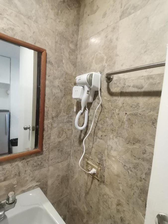Warm Makati Aparthotel Makati City Exteriör bild