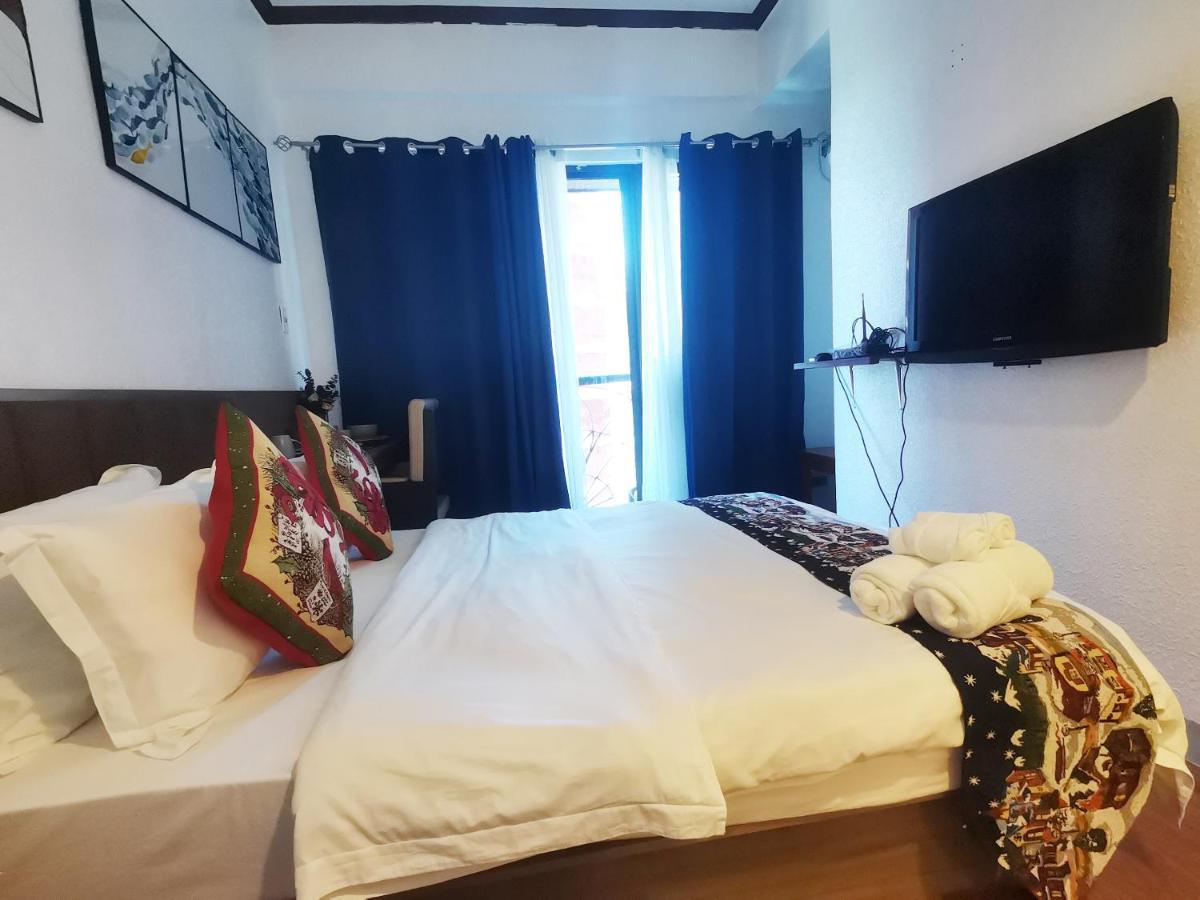 Warm Makati Aparthotel Makati City Exteriör bild