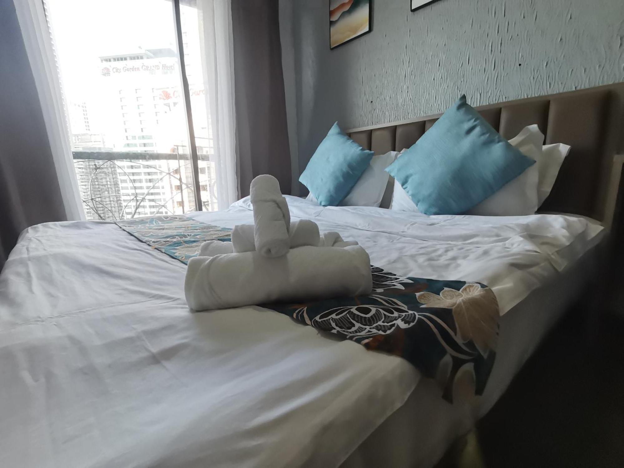 Warm Makati Aparthotel Makati City Exteriör bild